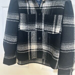 GAP Women’s Black and Gray Plaid Shacket